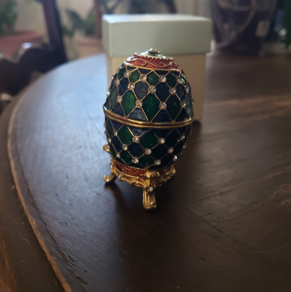 Stauer Imperial Collectable Egg with matching pendant. Never worn.